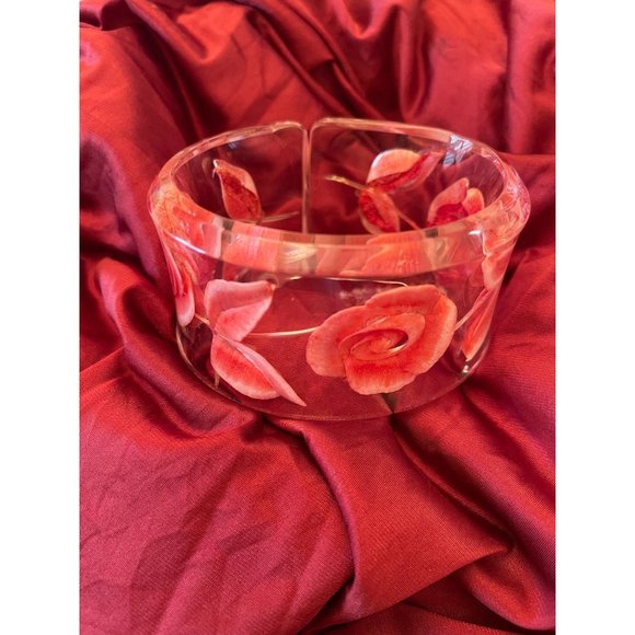 Lucite Bangle With Reverse Incised Roses Chunky Statement Retro - Picture 3 of 8
